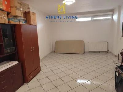 Salon; parquet, lumière naturelle, style moderne, hauteur sous plafond