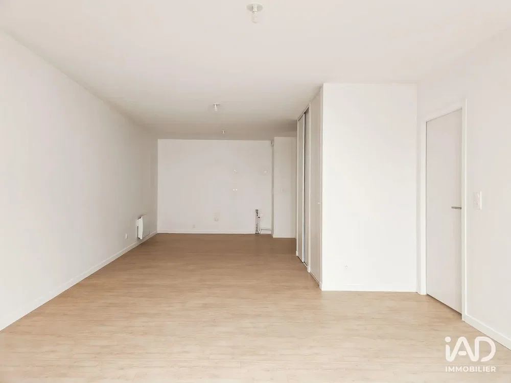 Küche; küchengeräte, fliesenboden, tageslicht, moderner stil
