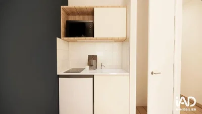 Wohnzimmer; holzboden, tageslicht, moderner stil, hohe decken