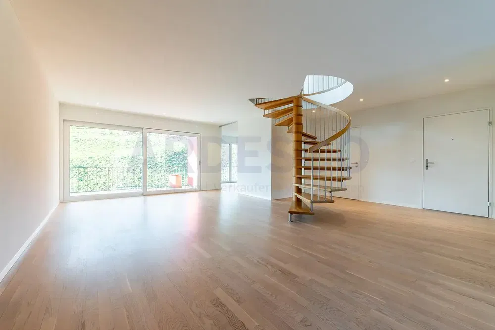 Küche; küchengeräte, holzboden, tageslicht, moderner stil, renoviert