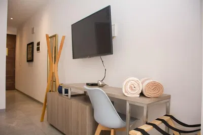 Cuisine; électroménager, parquet, lumière naturelle, style moderne, rénové