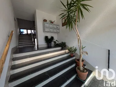 Dnevna soba; drveni pod, prirodno svjetlo, moderni stil, visoki plafoni