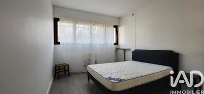 Дневна соба; дрвени под, природно светло, модерни стил, високи плафони