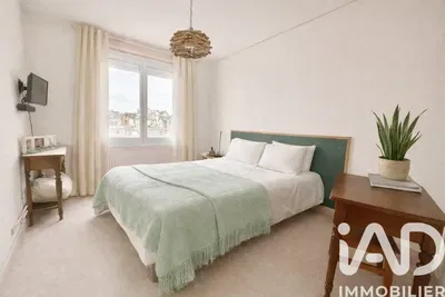 Кухиња; кухињски апарати, дрвени под, природно светло, модерни стил, реновиран