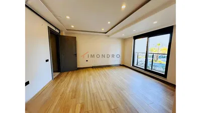 Wohnzimmer; holzboden, tageslicht, moderner stil, hohe decken