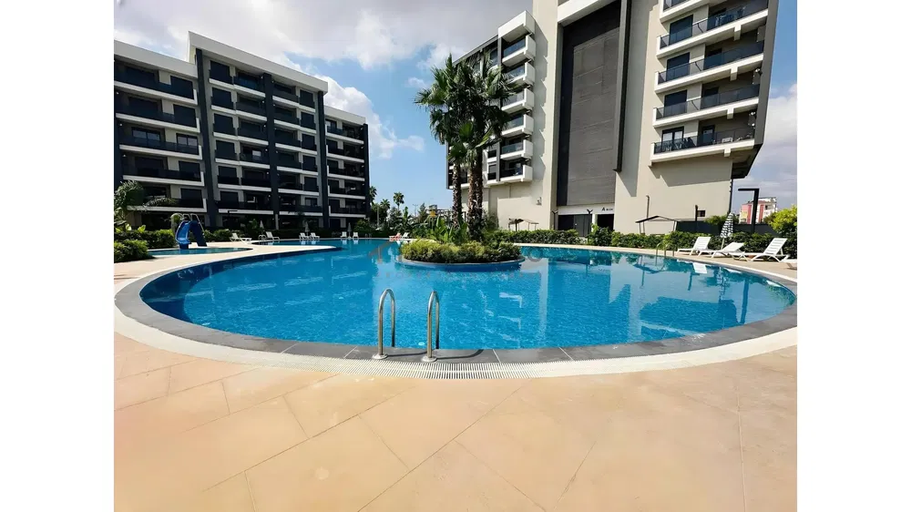 Cocina; electrodomésticos, suelo de madera, luz natural, estilo moderno, renovado