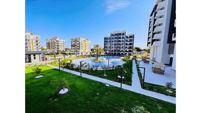 Mutfak; mutfak aletleri, ahşap zemin, doğal ışık, modern stil, tadilatlı