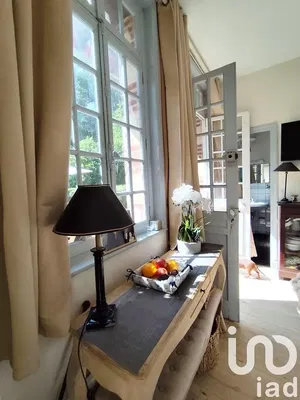 Κουζίνα; συσκευές κουζίνας, ξύλινο πάτωμα, φυσικό φως, μοντέρνο στυλ, ανακαινισμένο