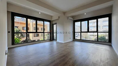 Küche; küchengeräte, holzboden, tageslicht, moderner stil, renoviert