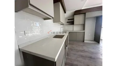 Хол; дървен под, естествена светлина, модерен стил, високи тавани