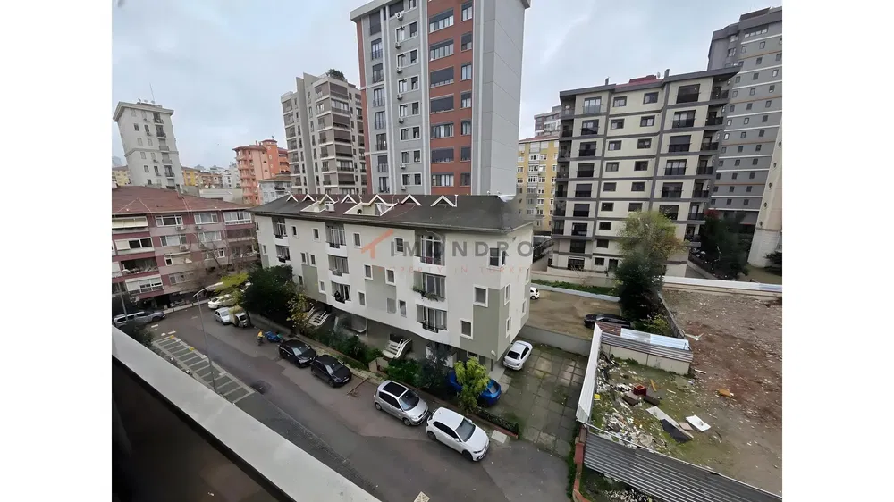 Living room; wood floor, natural light, modern style, high ceiling