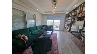 Living room; wood floor, natural light, modern style, high ceiling