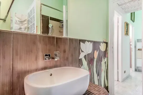 Küche; küchengeräte, holzboden, tageslicht, moderner stil, renoviert