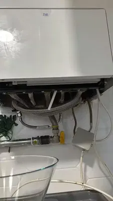 Soggiorno; pavimento in legno, luce naturale, stile moderno, soffitti alti