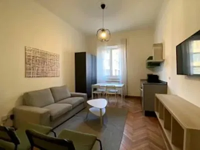 Living room; wood floor, natural light, modern style, high ceiling