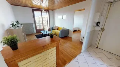 Dnevna soba; drveni pod, prirodno svjetlo, moderni stil, visoki plafoni