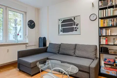Living room; wood floor, natural light, modern style, high ceiling