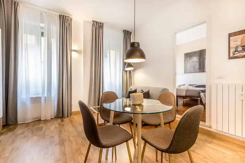 Küche; küchengeräte, holzboden, tageslicht, moderner stil, renoviert