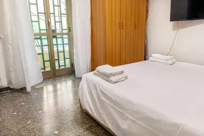 Kuhinja; kućanski aparati, drveni pod, prirodna svjetlost, moderan stil, renoviran