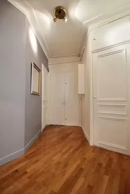 Cuisine; électroménager, parquet, lumière naturelle, style moderne, rénové