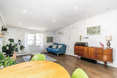 Living room; wood floor, natural light, modern style, high ceiling