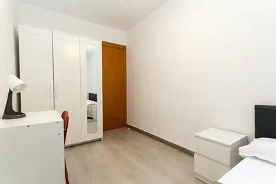 Kuhinja; kuhinjski aparati, drveni pod, prirodno svjetlo, moderni stil, renoviran