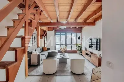 Κουζίνα; συσκευές κουζίνας, πλακάκια, φυσικό φως, μοντέρνο στυλ, ανακαινισμένο