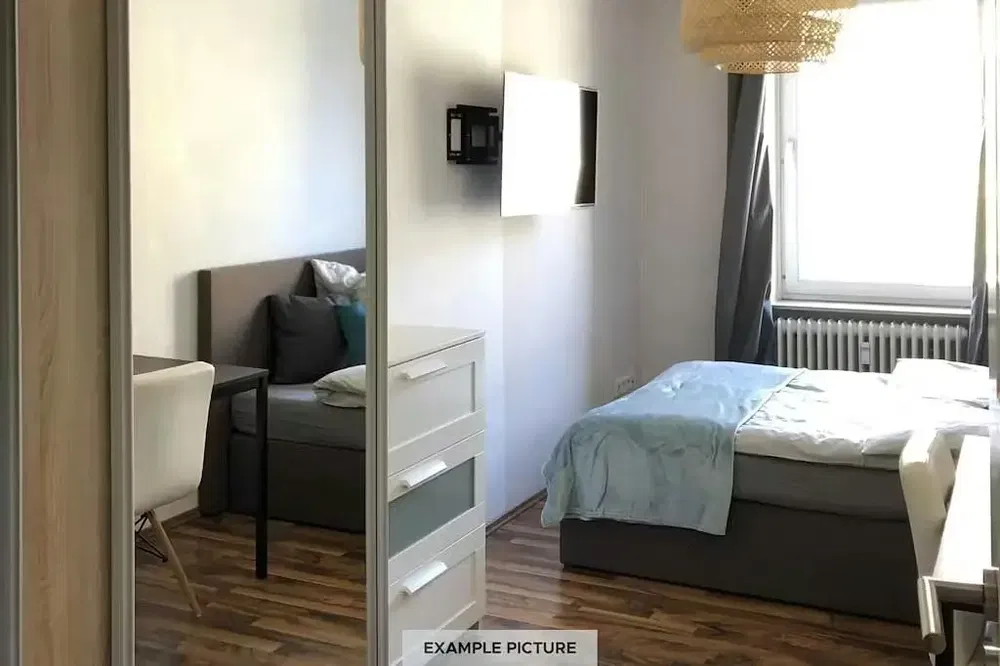 Salón; suelo de madera, luz natural, estilo moderno, techos altos