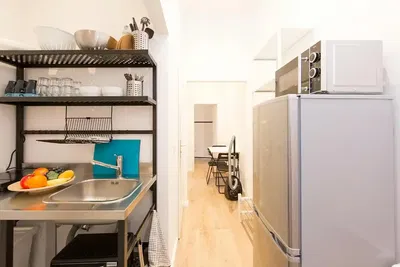 Dnevna soba; drveni pod, prirodno svjetlo, moderni stil, visoki plafoni