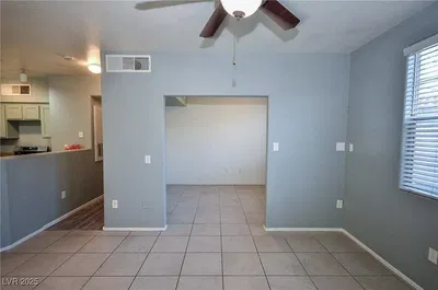 Küche; küchengeräte, holzboden, tageslicht, moderner stil, renoviert