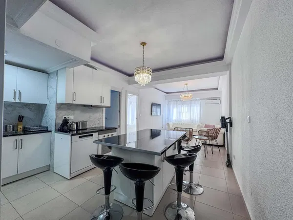 Salon; parquet, lumière naturelle, style moderne, hauteur sous plafond