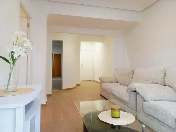 Cuisine; électroménager, parquet, lumière naturelle, style moderne, rénové