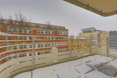 Living room; wood floor, natural light, modern style, high ceiling