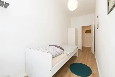 Cuisine; électroménager, parquet, lumière naturelle, style moderne