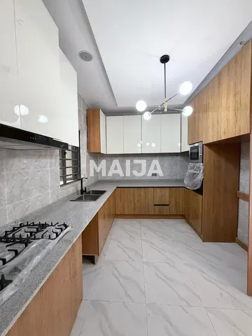 Salon; parquet, lumière naturelle, style moderne, hauteur sous plafond