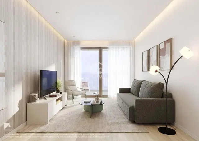 Oturma odası; ahşap zemin, doğal ışık, modern stil, yüksek tavan