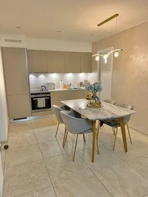 Living room; wood floor, natural light, modern style, high ceiling