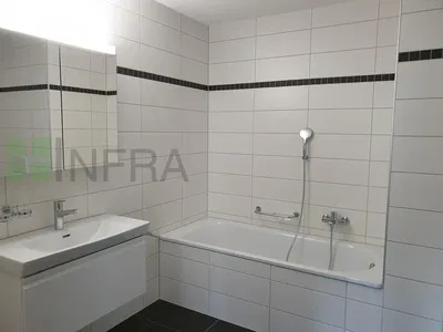 Salon; parquet, lumière naturelle, style moderne, hauteur sous plafond