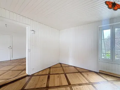 Dnevna soba; drveni pod, prirodno svjetlo, moderni stil, visoki plafoni