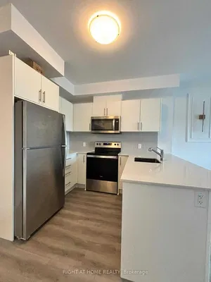 Σαλόνι; ξύλινο πάτωμα, φυσικό φως, μοντέρνο στυλ, ψηλά ταβάνια