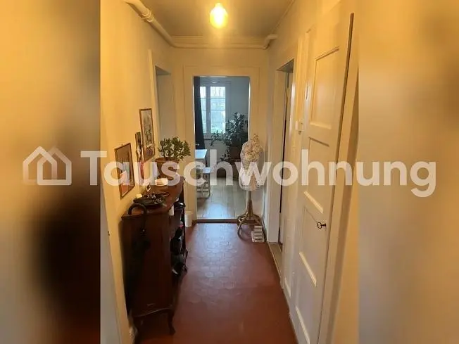 Σαλόνι; ξύλινο πάτωμα, φυσικό φως, μοντέρνο στυλ, ψηλά ταβάνια