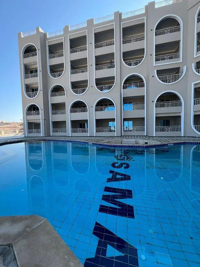 Living room; wood floor, natural light, modern style, high ceiling