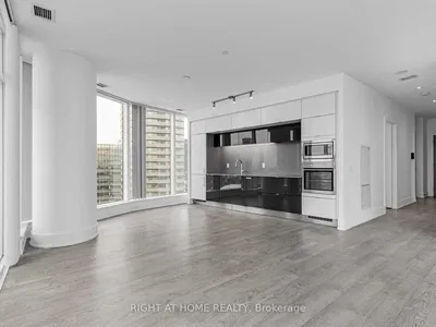 Dnevna soba; drveni pod, prirodno svjetlo, moderni stil, visoki plafoni