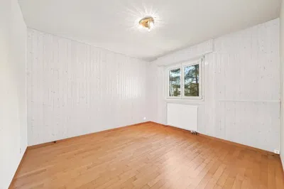 غرفة معيشة; أرضية خشبية, ضوء طبيعي, أسلوب عصري, أسقف عالية