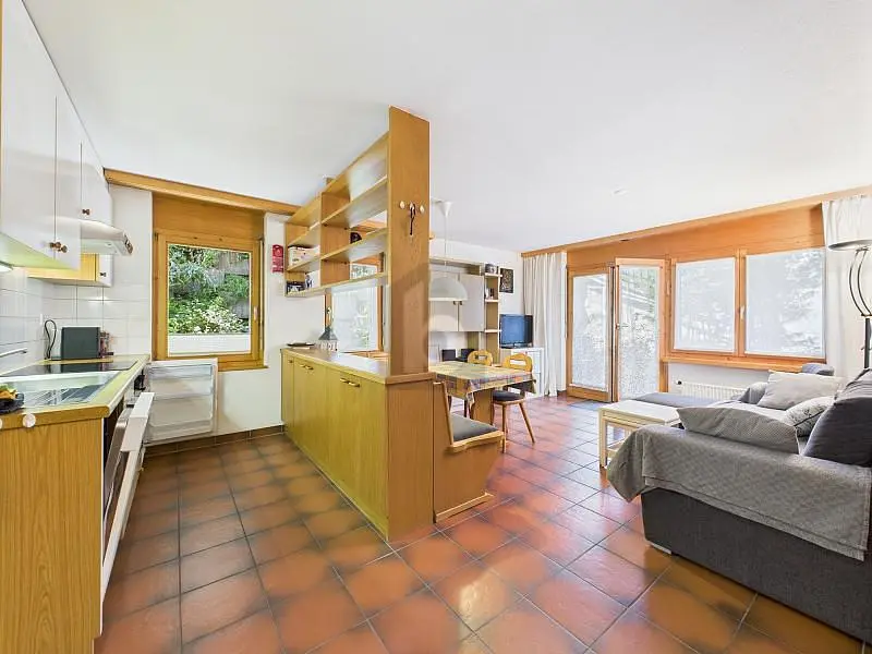 Living room; wood floor, natural light, modern style, high ceiling