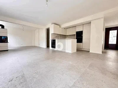 مطبخ; أجهزة المطبخ, أرضية خشبية, ضوء طبيعي, أسلوب عصري