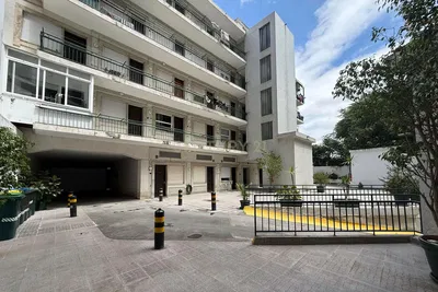 Küche; küchengeräte, holzboden, tageslicht, moderner stil