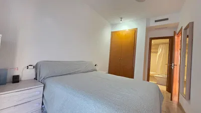 Σαλόνι; ξύλινο πάτωμα, φυσικό φως, μοντέρνο στυλ, ψηλά ταβάνια