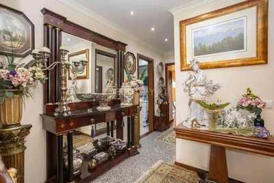 غرفة معيشة; أرضية خشبية, ضوء طبيعي, أسلوب عصري, أسقف عالية