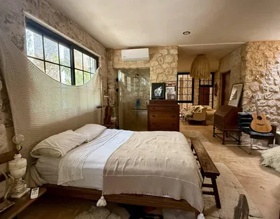 Cuisine; électroménager, parquet, lumière naturelle, style moderne